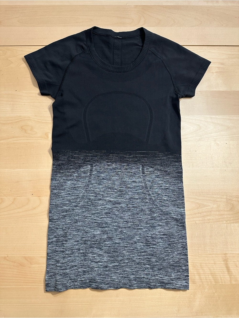 Lululemon Swiftly Tech Shirt Womens 4 black/gray gradient Short Sleeve